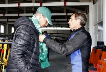 Петричев скочи с парашут