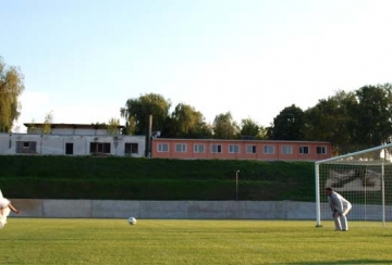 Младоженци си биха дузпи на терена на "Лудогорец"