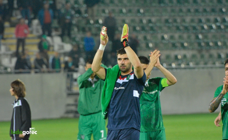 Чворович на вратата срещу Литекс, Стоянов аут до края на сезона