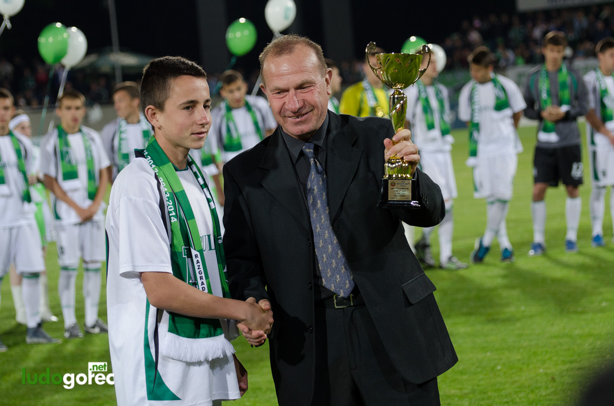 Награждаване на юношите за сезон 2013/14 | ДЮШ